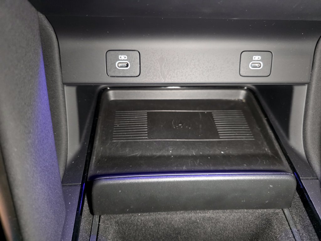 Certified Used 2025 Gray Land Rover SE image 34