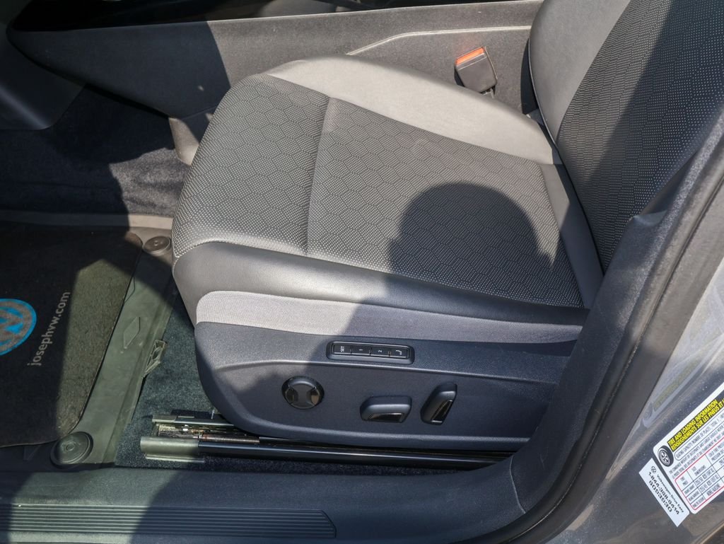 Certified Used 2023 Silver Volkswagen Pro S image 14