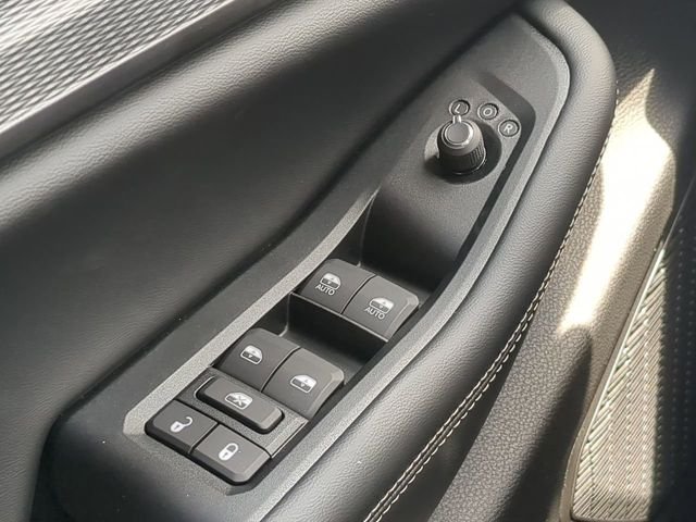 New 2026 Baltic Gray Metallic Clear-Coat Exterior Paint Jeep Laredo X image 30