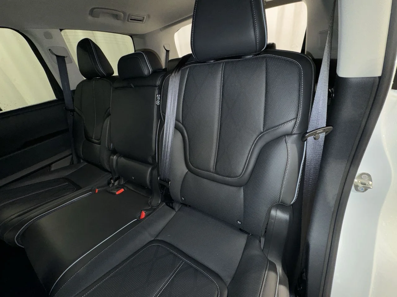 2025 INFINITI QX80 Sensory 4WD - Photo 28