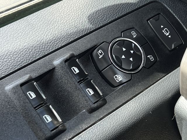 Used 2022  Ford Platinum image 23