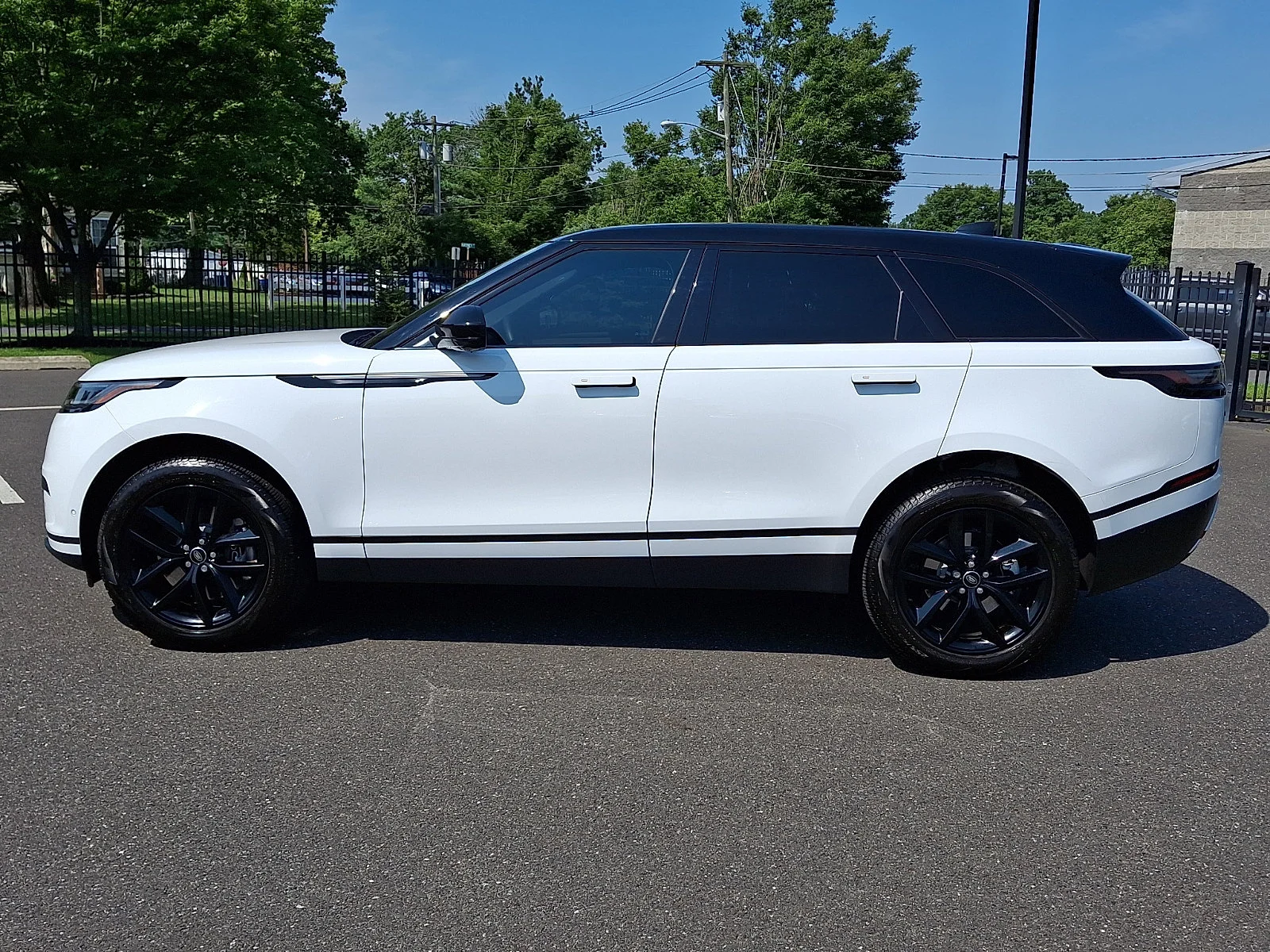 Used 2026 Fuji White   1Aa Land Rover S image 7