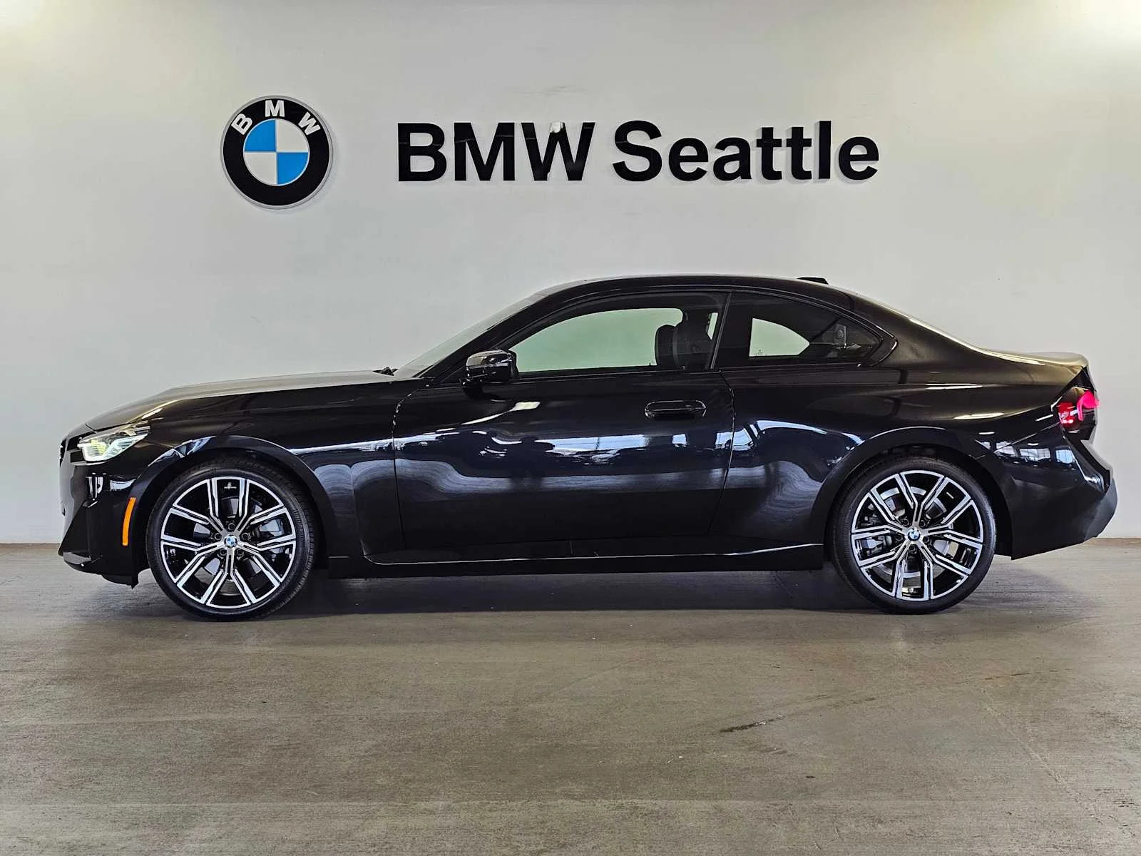 New 2026 Alpine White BMW M60 image 3