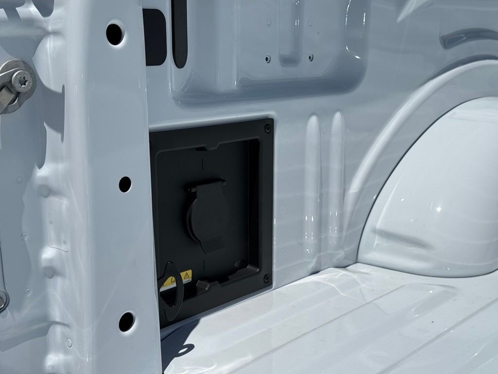 New 2026 Oxford White Ford XLT image 17