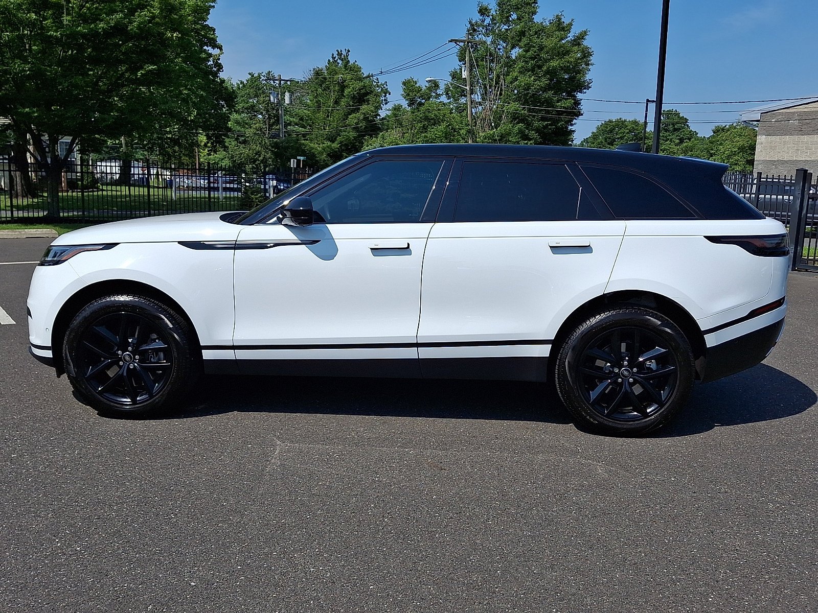 Used 2026 Fuji White   1Aa Land Rover S image 7