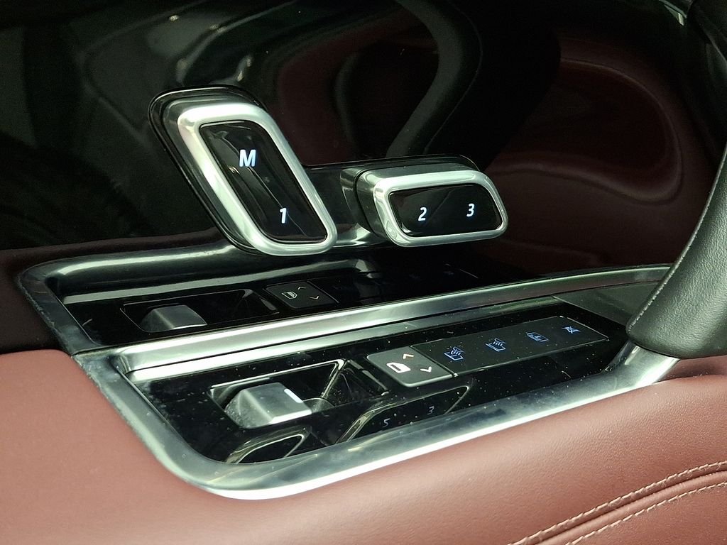 Used 2023  Land Rover Autobiography image 11