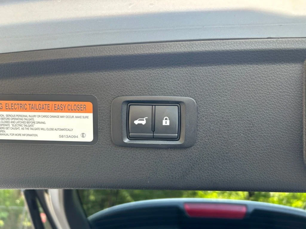 Used 2024 Silver Mitsubishi SE image 30