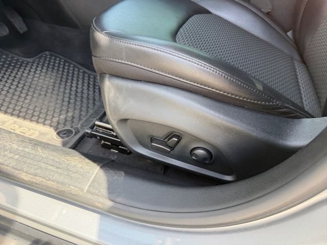 Certified Used 2022 Billet Silver Metallic Jeep Latitude image 11