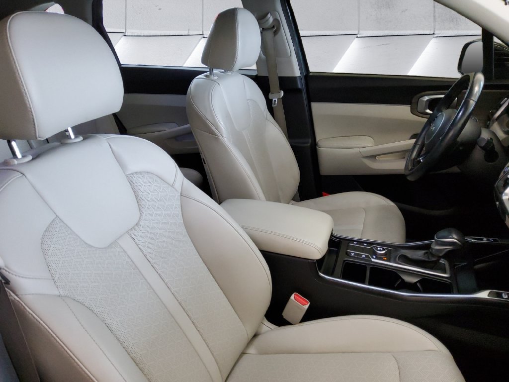Used 2022 Green Kia S image 14