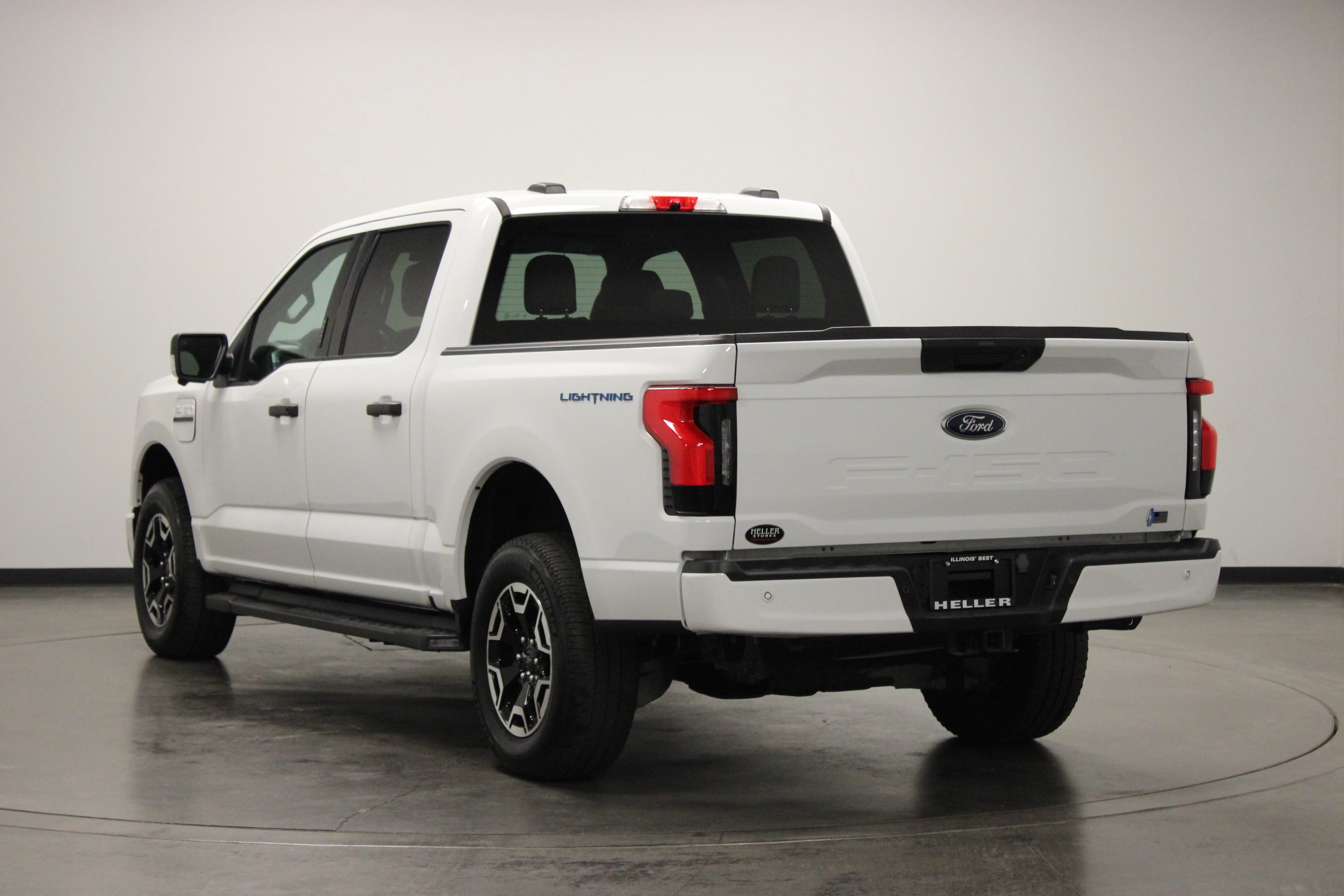 Used 2023 Oxford White Ford XLT image 6