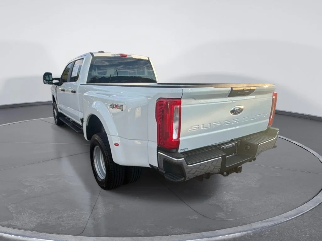 Used 2026 White Ford XL image 5