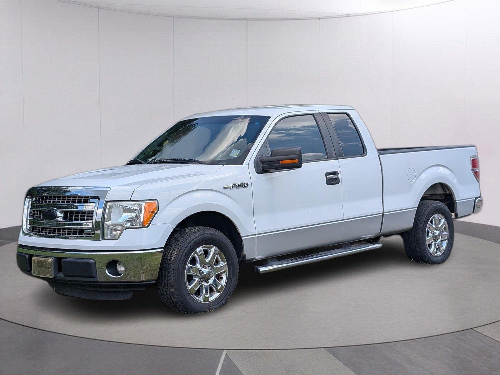 Used 2013 Oxford White/Ingot Silver Metallic Ford XLT image 1
