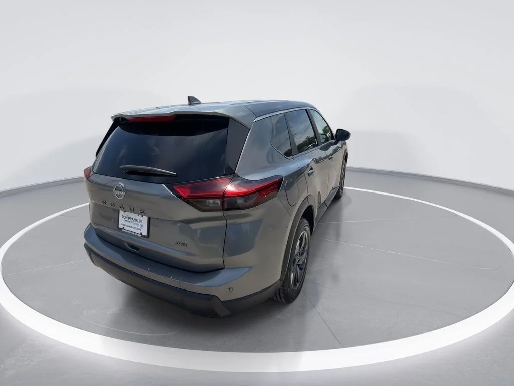 Used 2025 Gray Nissan SV image 8