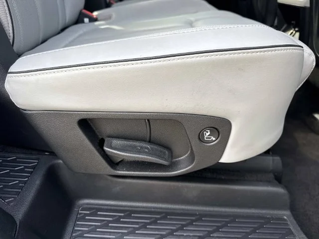 Used 2024 White Hyundai SEL image 30