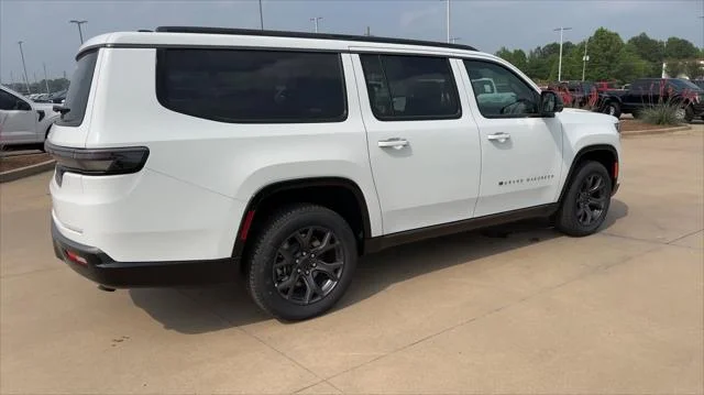 New 2026 Bright White Clear-Coat Exterior Paint Jeep Limited Altitude image 9