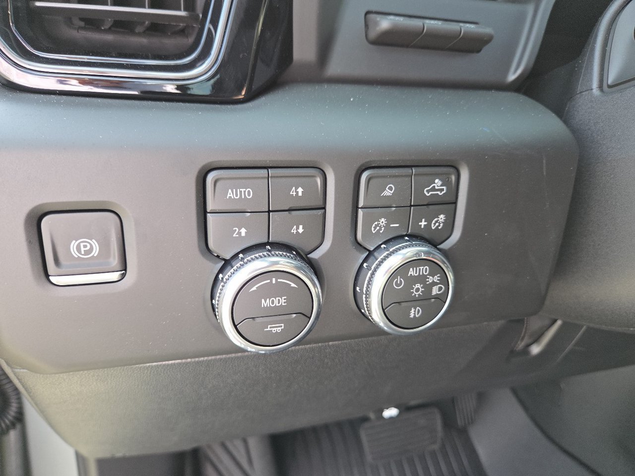 New 2026 Sterling Metallic GMC AT4 image 6