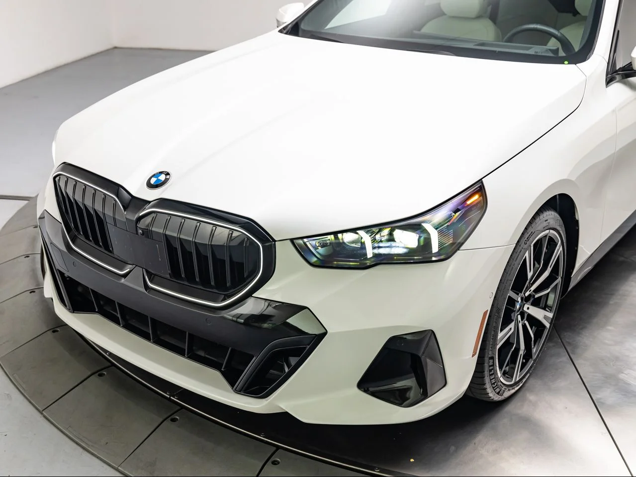 Used 2024 Mineral White Metallic BMW xDrive image 9