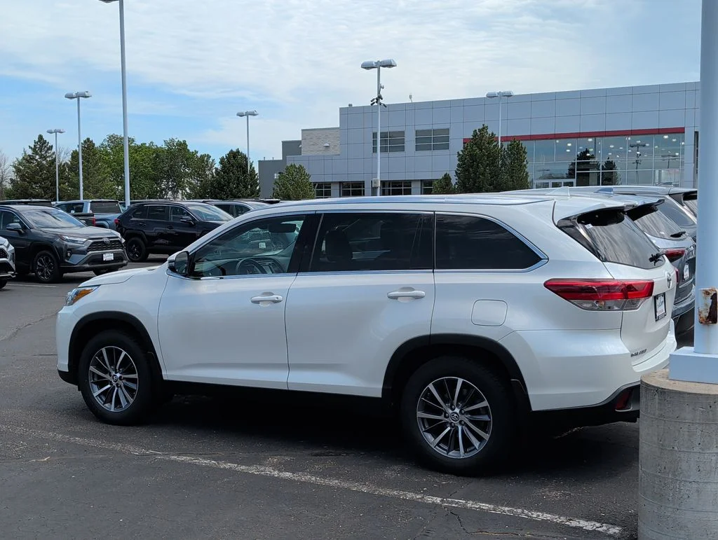 Certified 2019 Toyota Highlander XLE with VIN 5TDJZRFH3KS582820 for sale in Minneapolis, Minnesota
