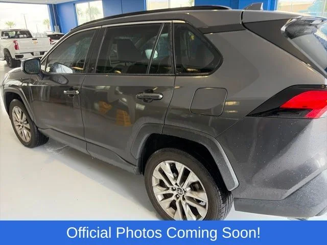 Used 2021 Gray Toyota XLE Premium image 3