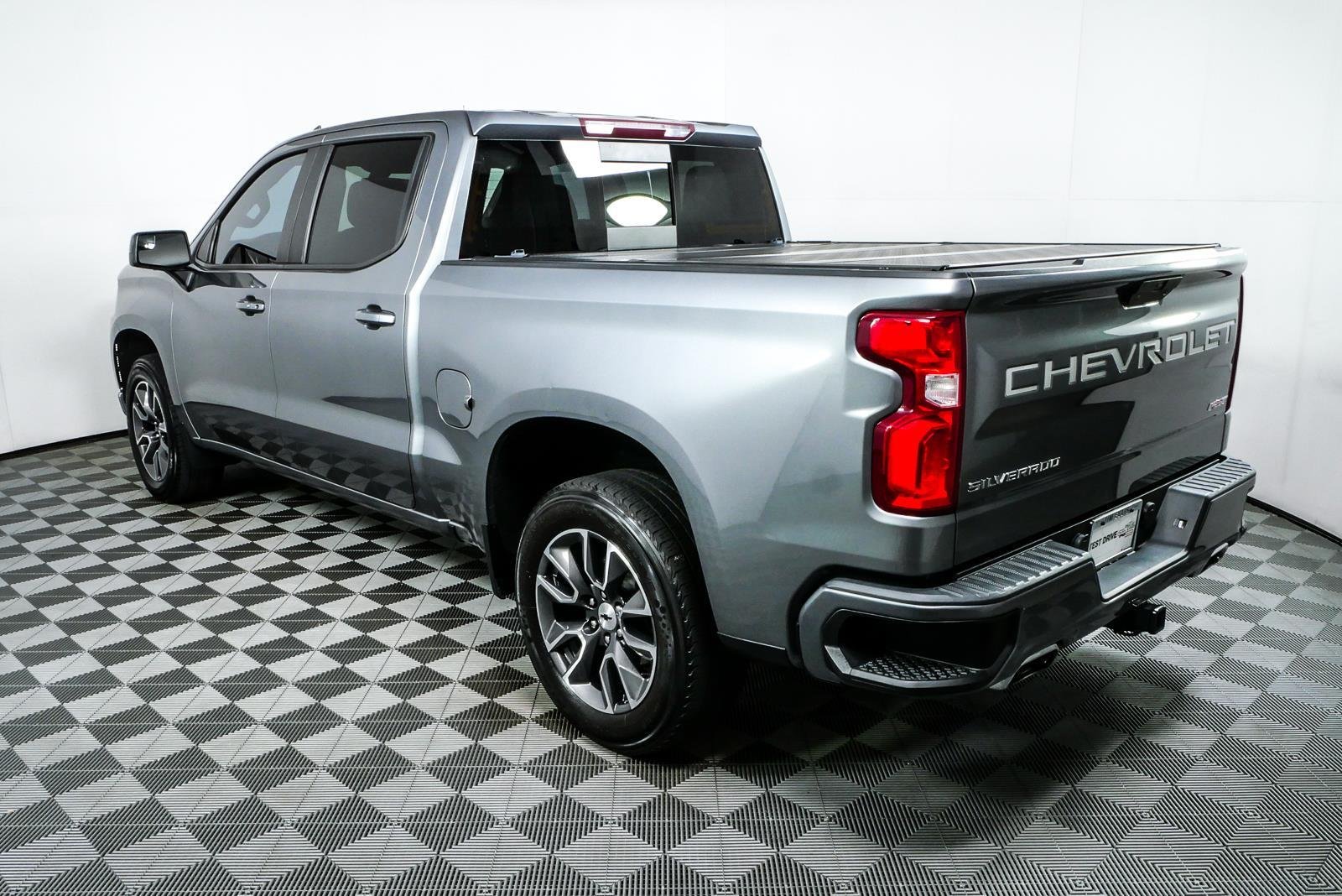 Used 2021 SATIN STEEL METALLIC Chevrolet RST image 27