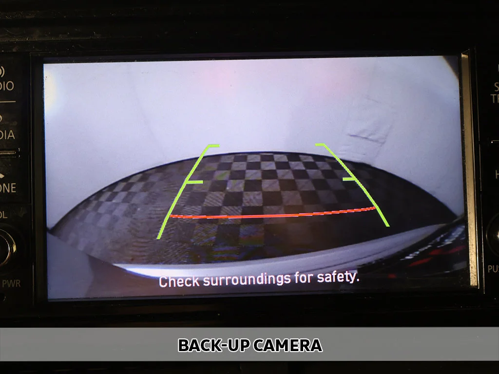 Used 2024 Silver Mitsubishi ES image 5