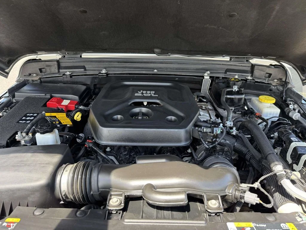 Used 2021 Gray Jeep Unlimited Sahara image 13