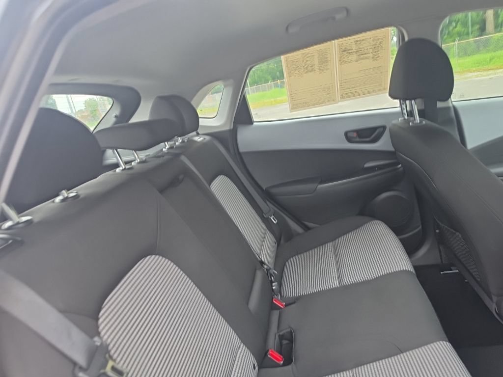 Used 2021 Silver Hyundai SE image 29