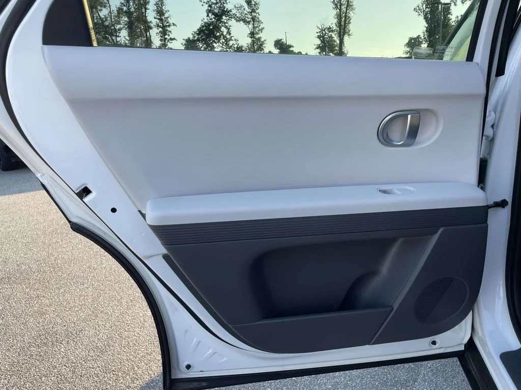 Used 2024 Atlas White Hyundai SE image 2