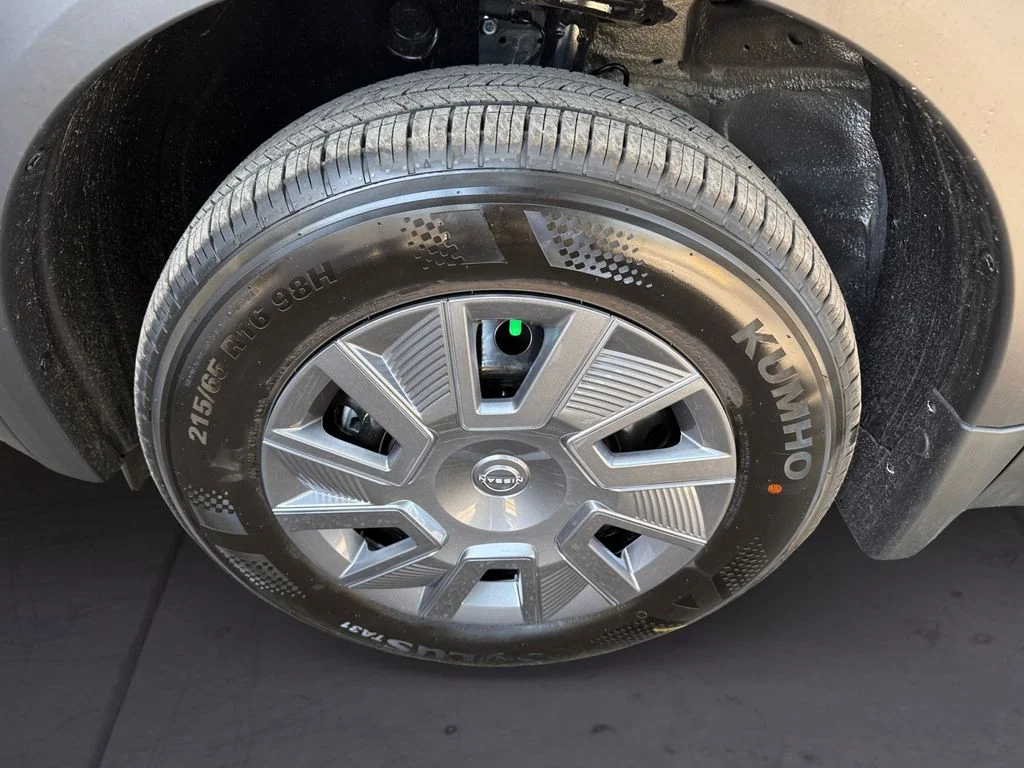 New 2027 Gray Nissan S image 9