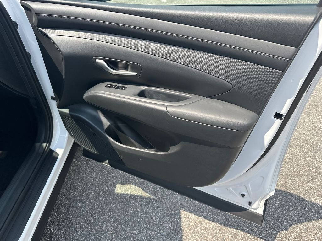 Used 2025 White Hyundai SEL image 14