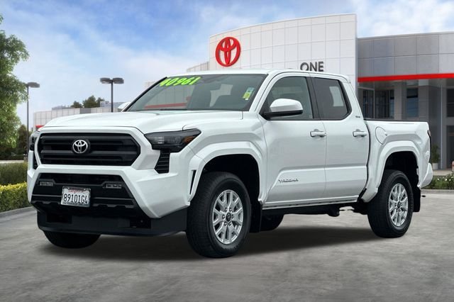 Used 2025 White Toyota SR5 image 9