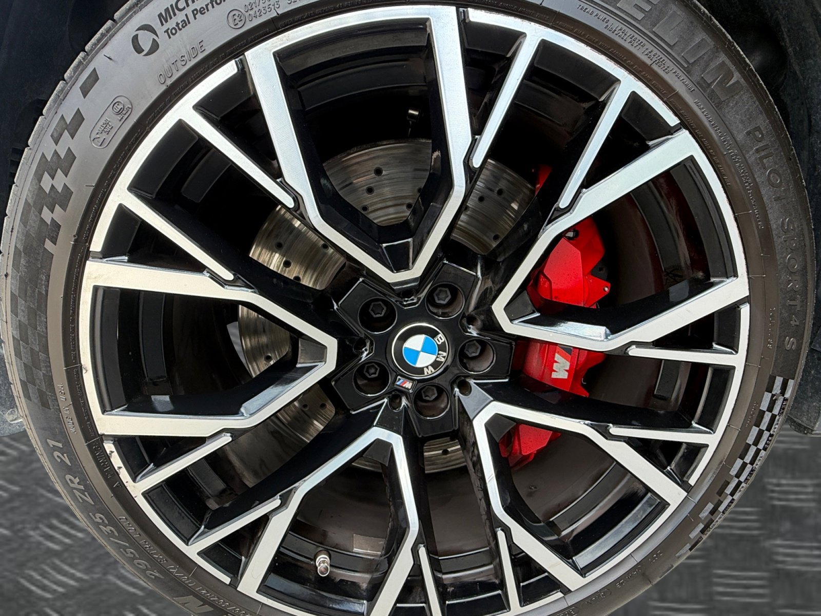 Used 2025 Dravit Grey Metallic BMW Base image 9