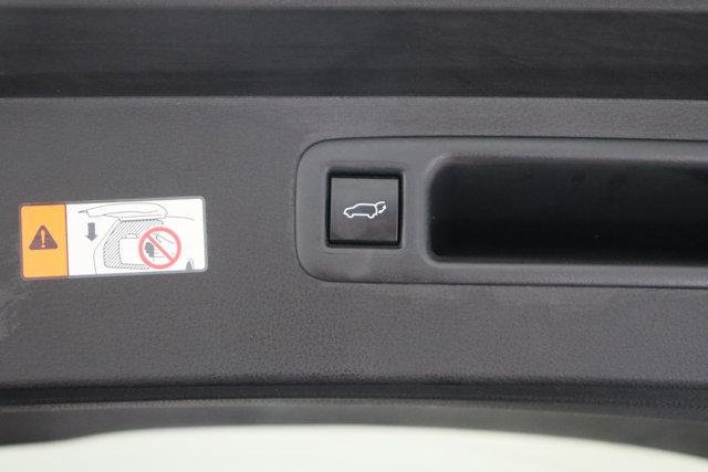2025 Toyota Highlander LE - Photo 34