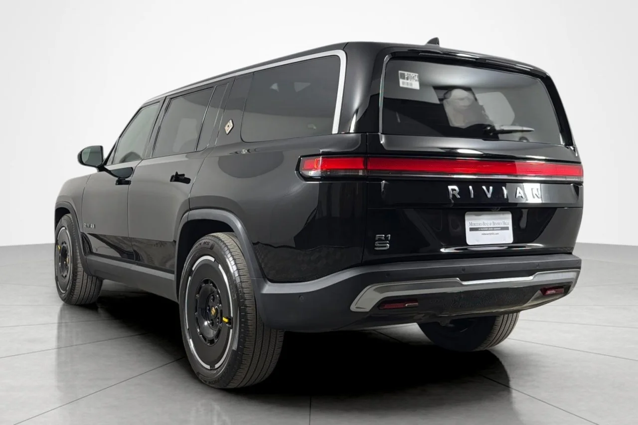 Used 2025 BLACK Rivian Adventure image 3