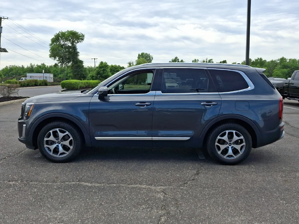Used 2020 Gray Kia EX image 7