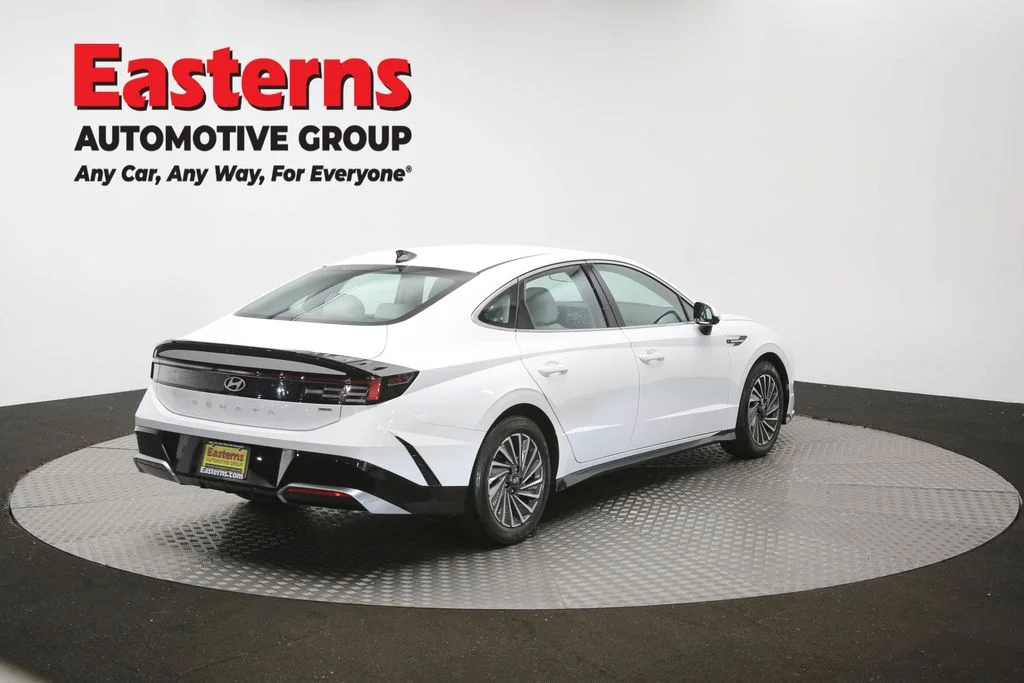 Used 2025 White Hyundai SEL image 40
