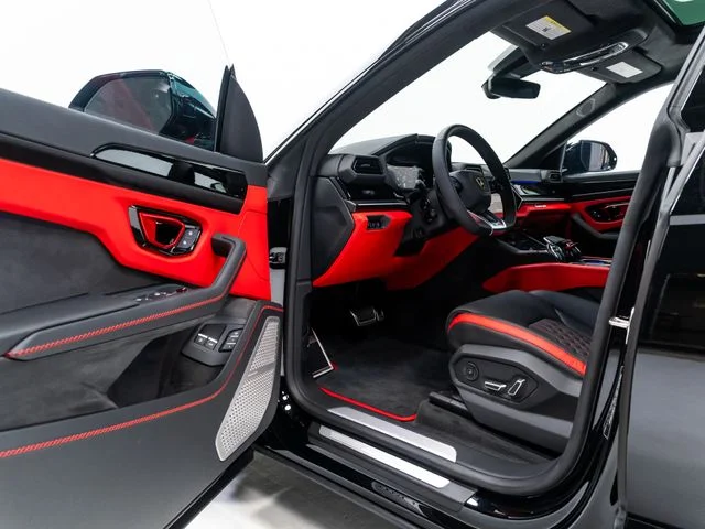 Used 2025 Black Lamborghini SE image 102