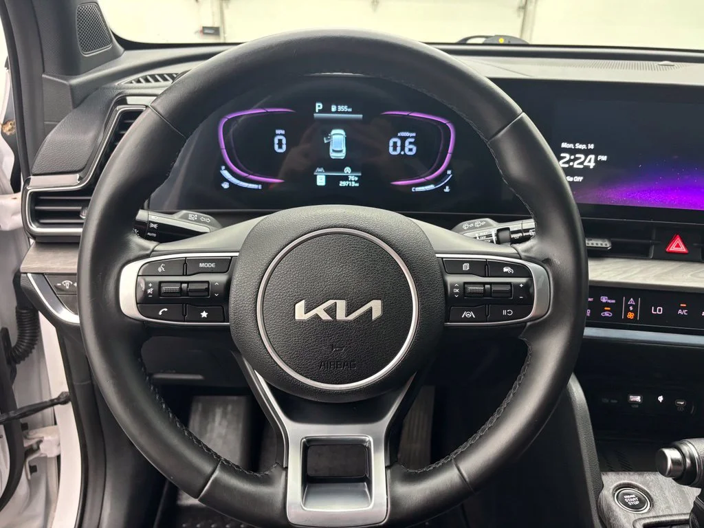 Used 2023 White Kia X-Line image 20