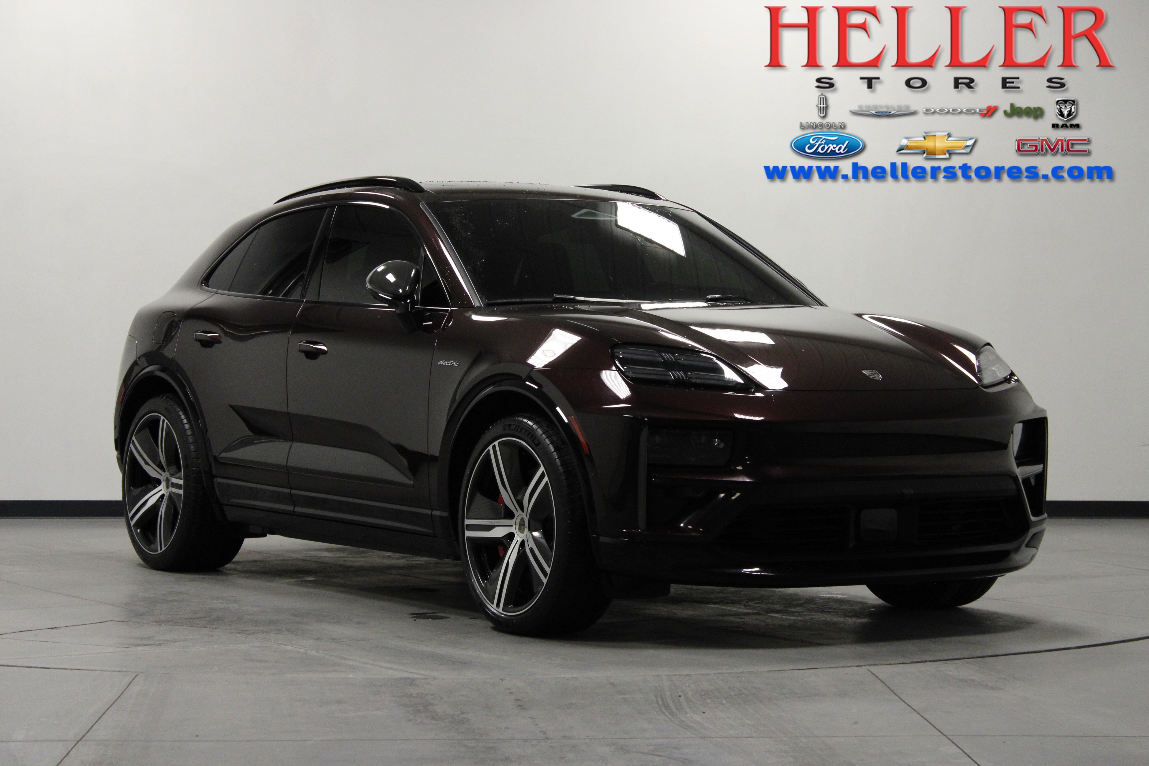 2024 Porsche Macan Macan Turbo Electric's photo