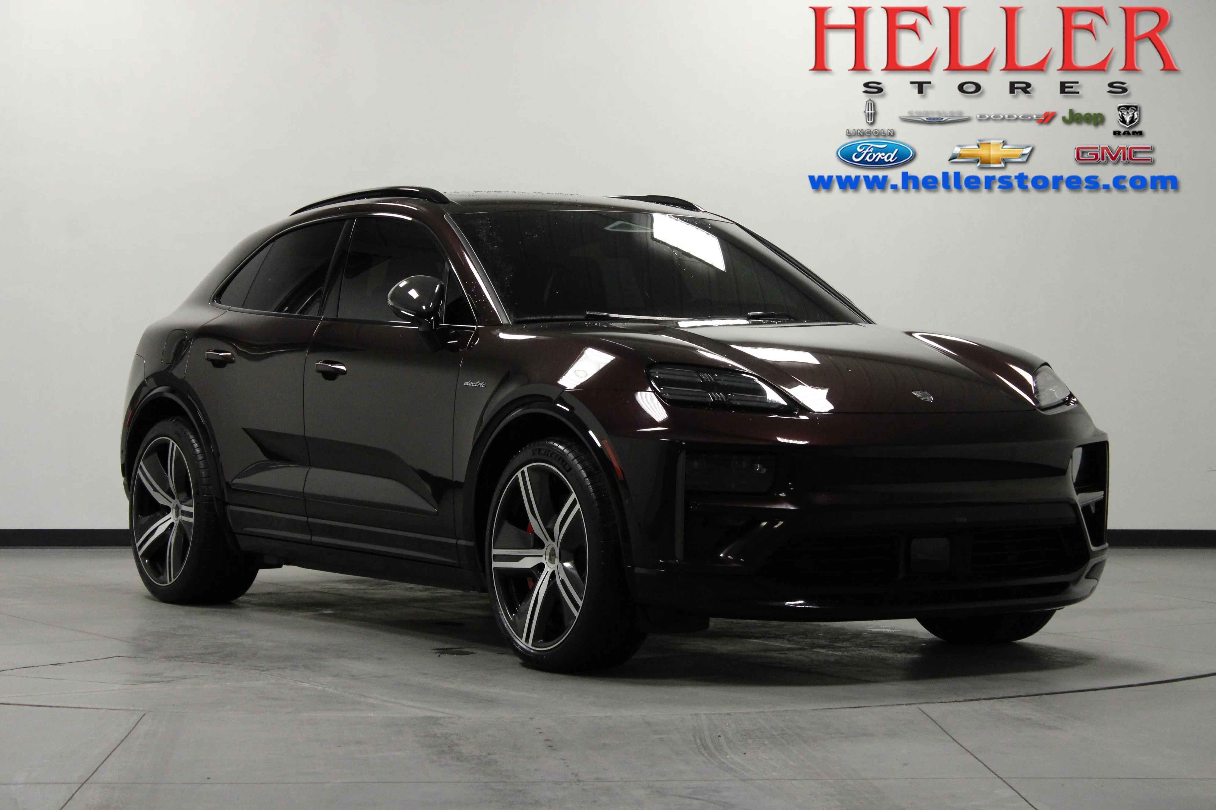 2024 Porsche Macan Macan Turbo Electric's photo