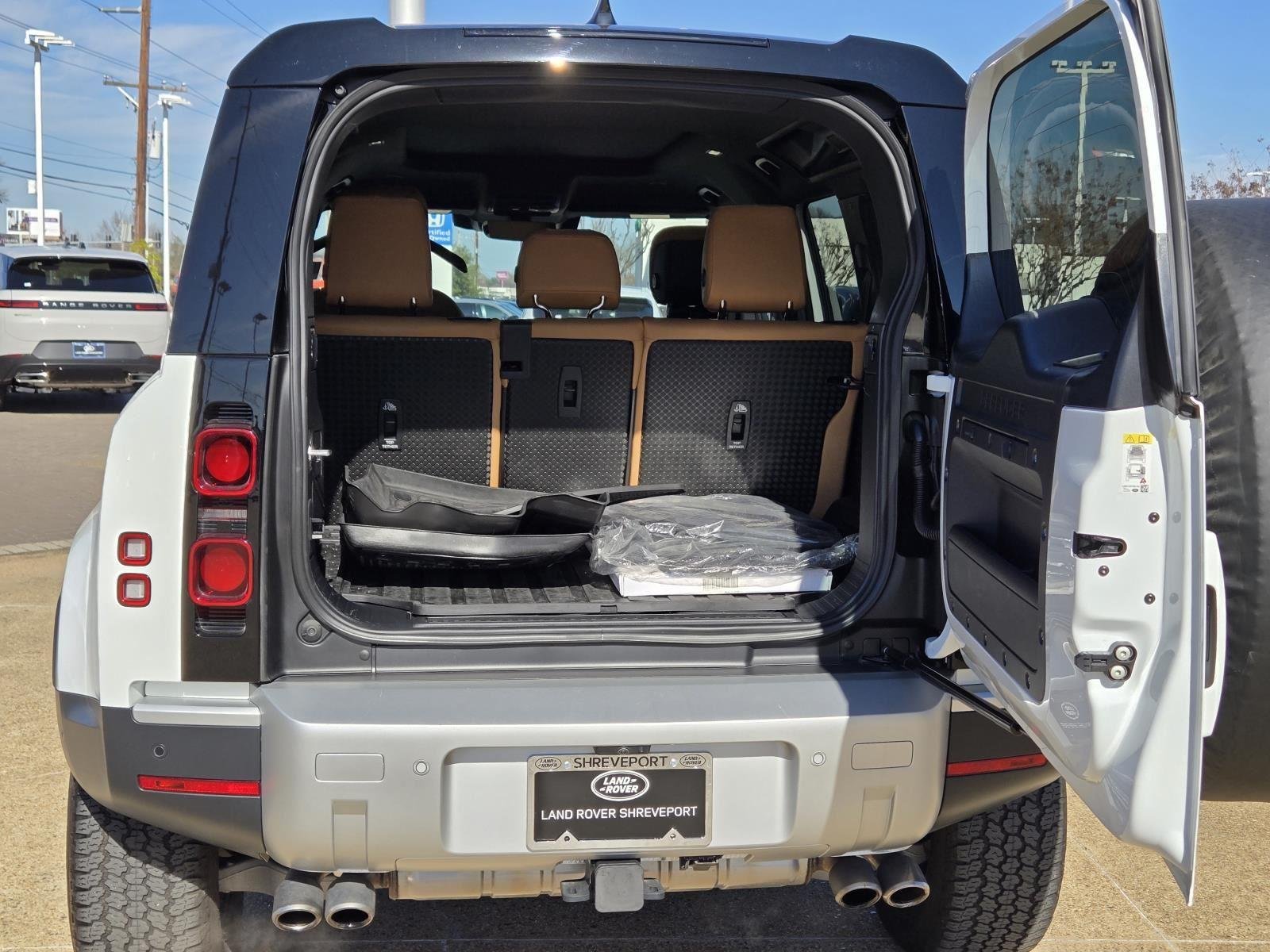 Used 2024 Fuji White Land Rover SE image 10