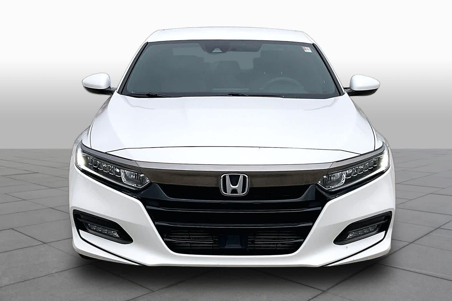 Used 2018 Platinum White Pearl Honda Sport 1.5T image 4