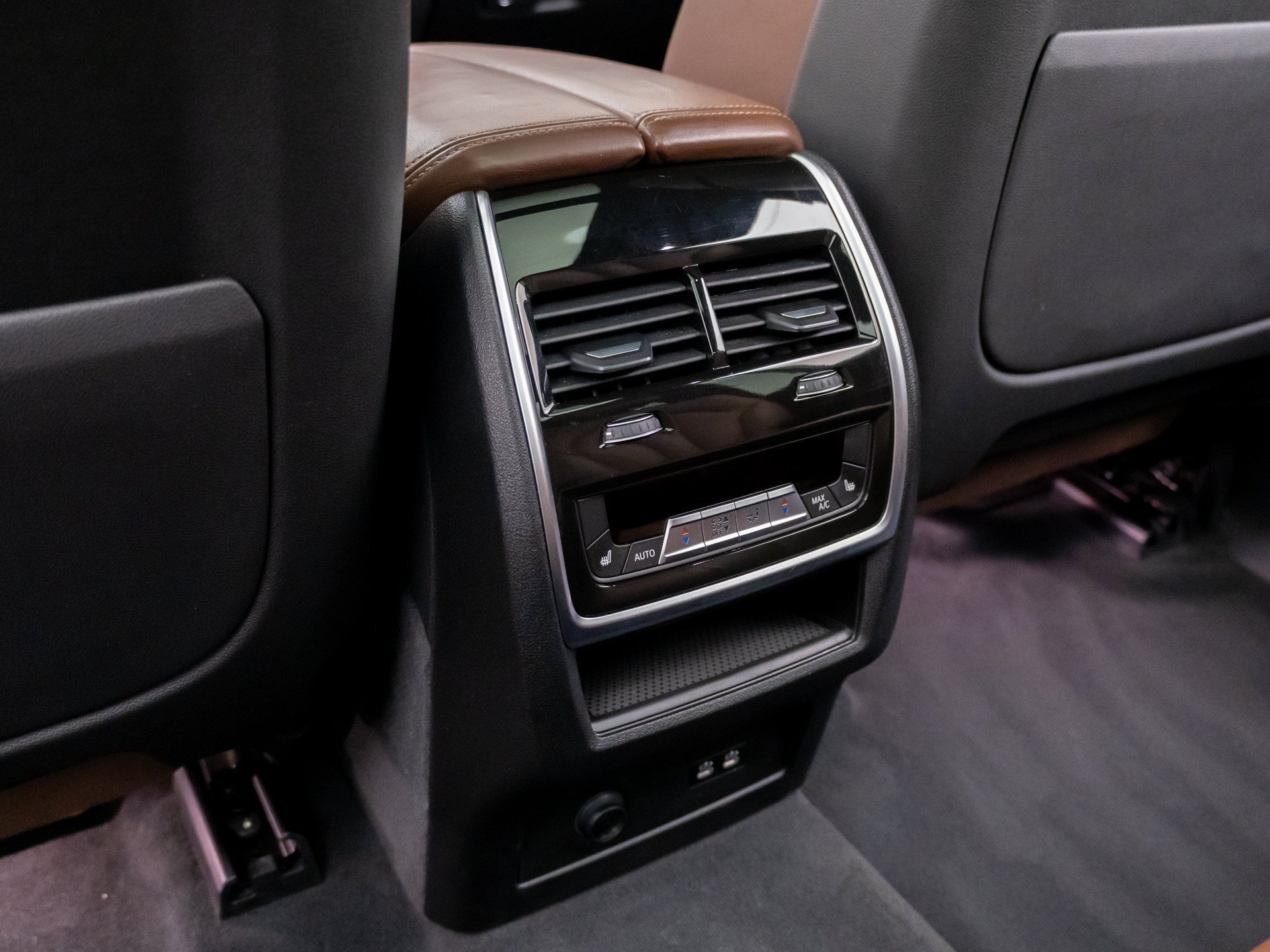 Used 2021 Arctic Grey Metallic BMW M50i image 20