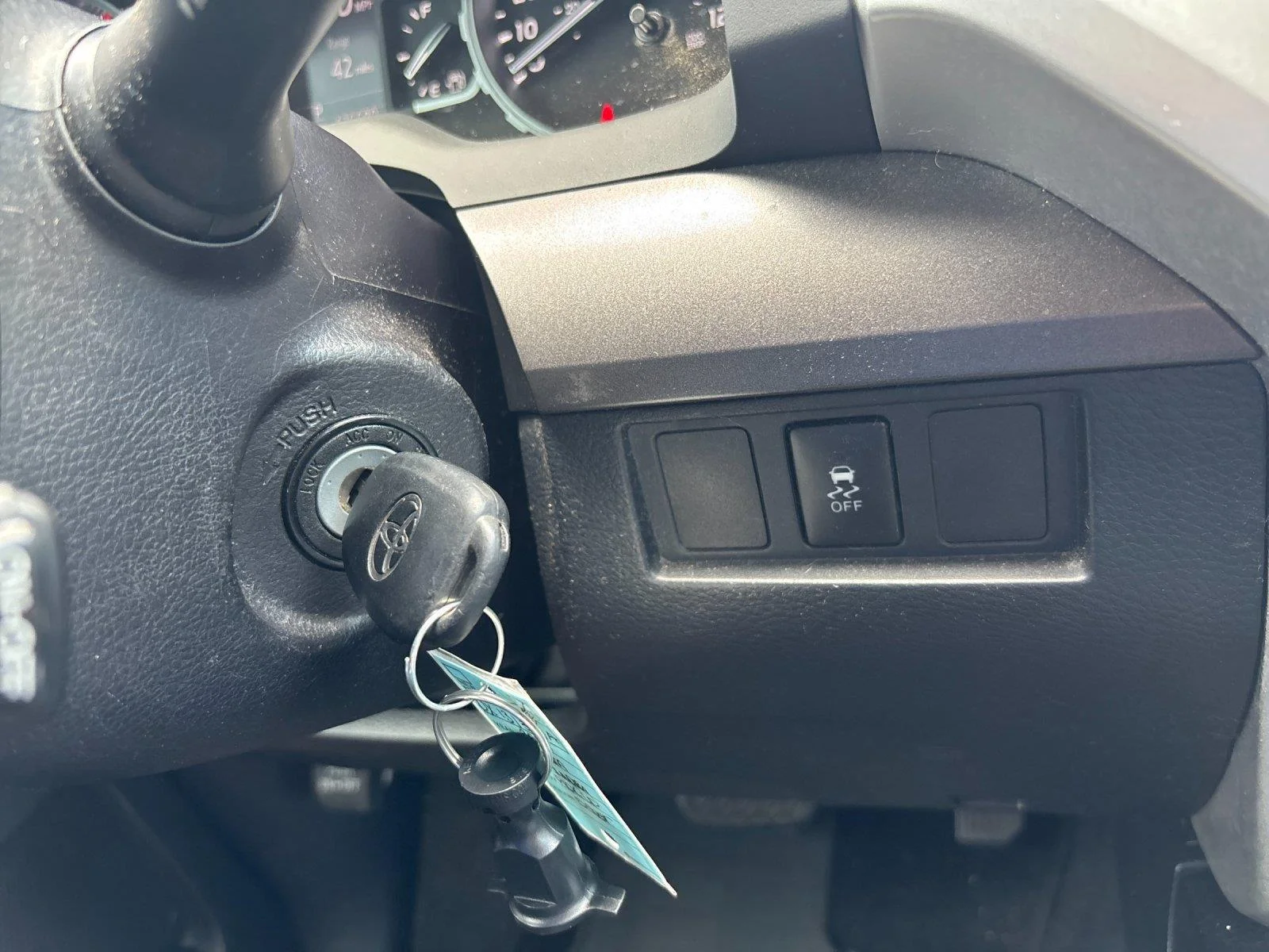Used 2018 Silver Sky Metallic Toyota SR5 image 22