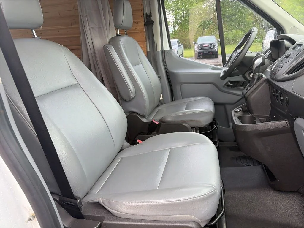 Certified Used 2019 Oxford White Ford Base image 36