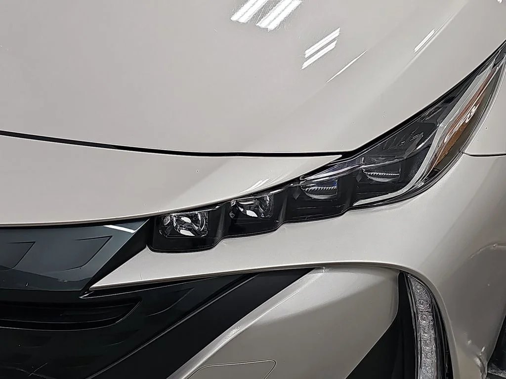 Used 2020 Silver Toyota XLE image 32