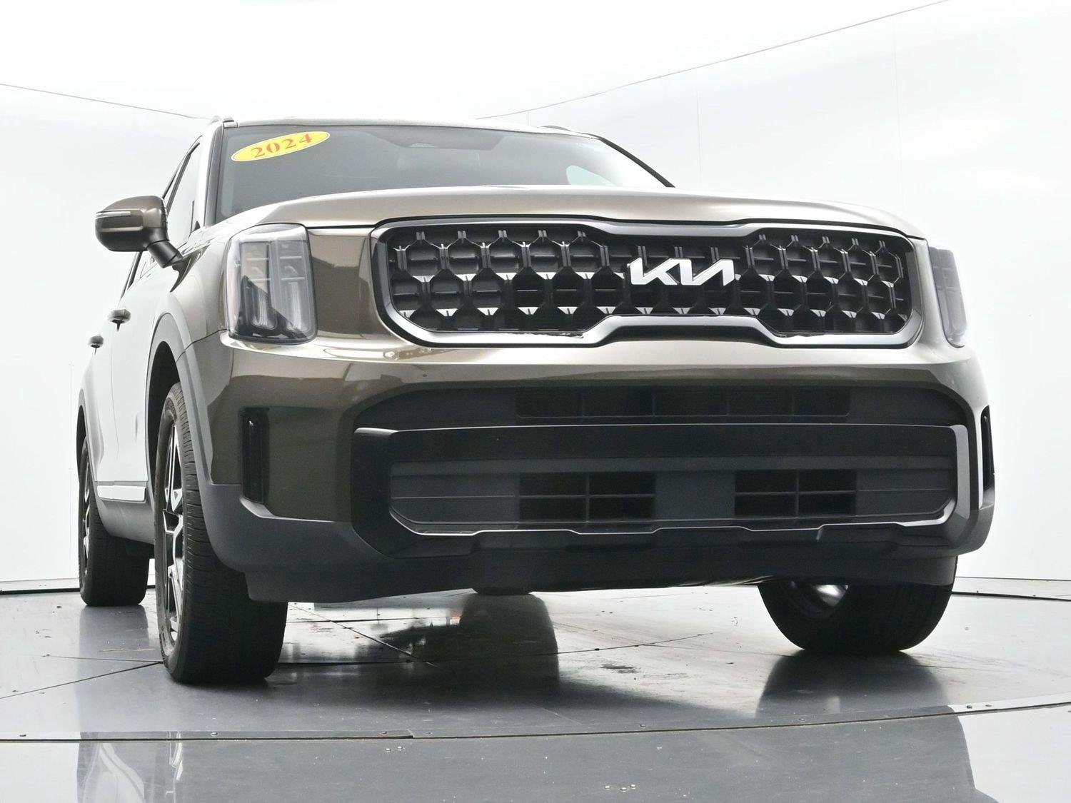 Used 2024 Dark Moss Kia EX X-Line image 55