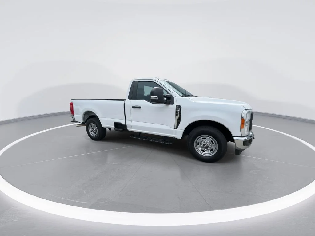 Used 2023 White Ford XL image 2