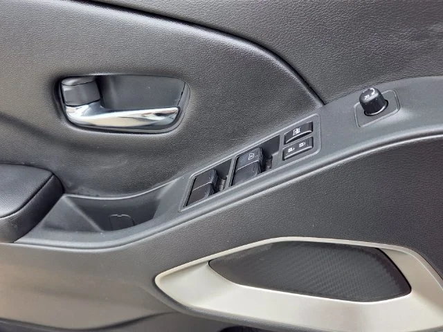 Used 2025 White Nissan SV image 29