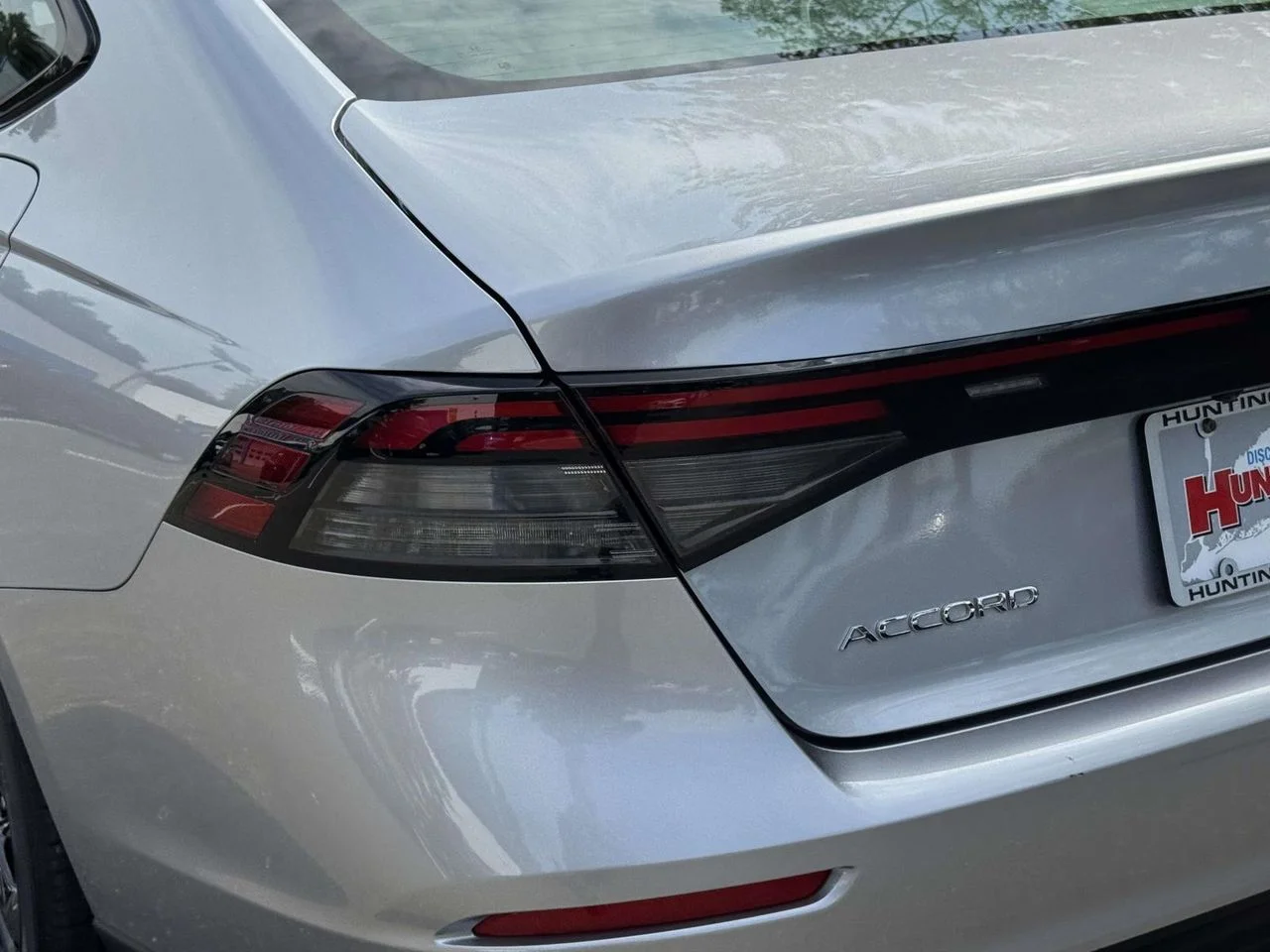 Used 2025 Solar Silver Metallic Honda SE image 15